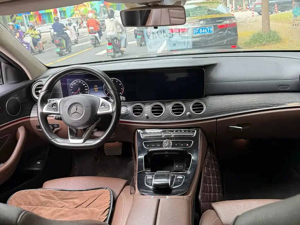 Mercedes-Benz E-Class — миниатюра 6