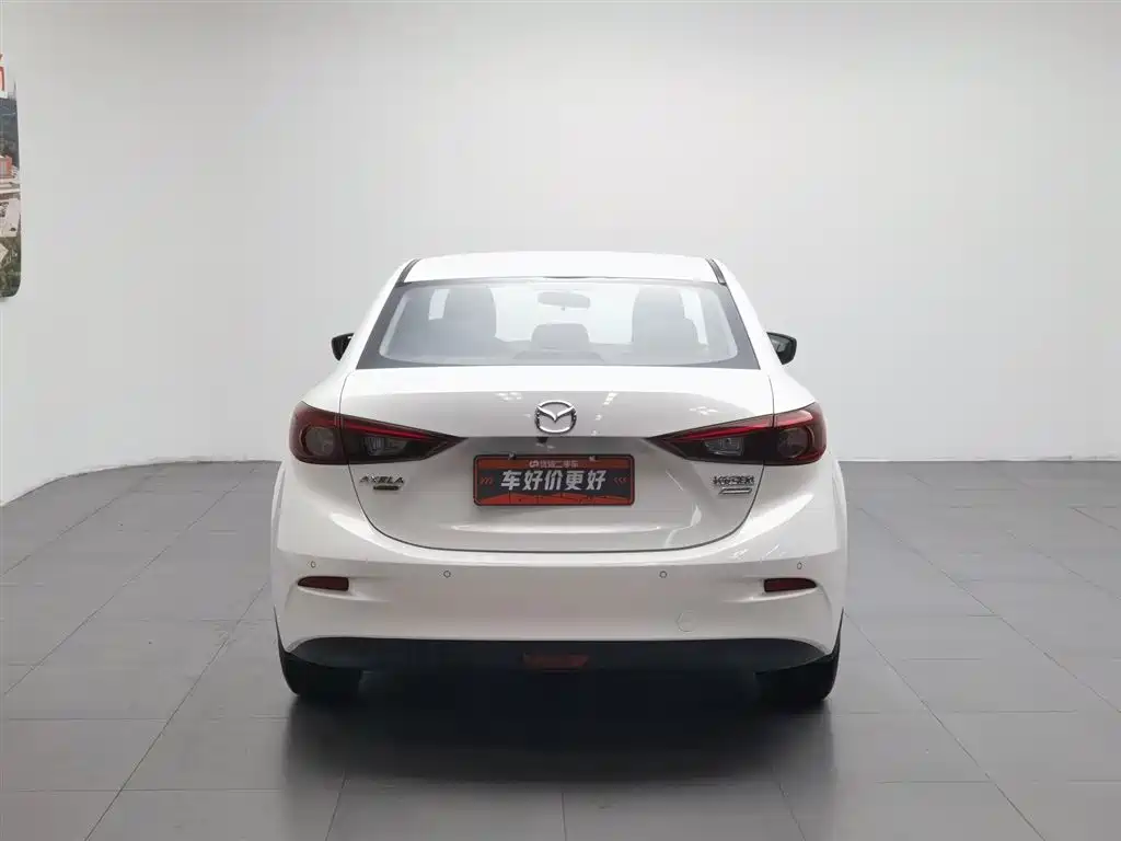 Mazda Mazda3 3 2017 1.5L AT Luxury V