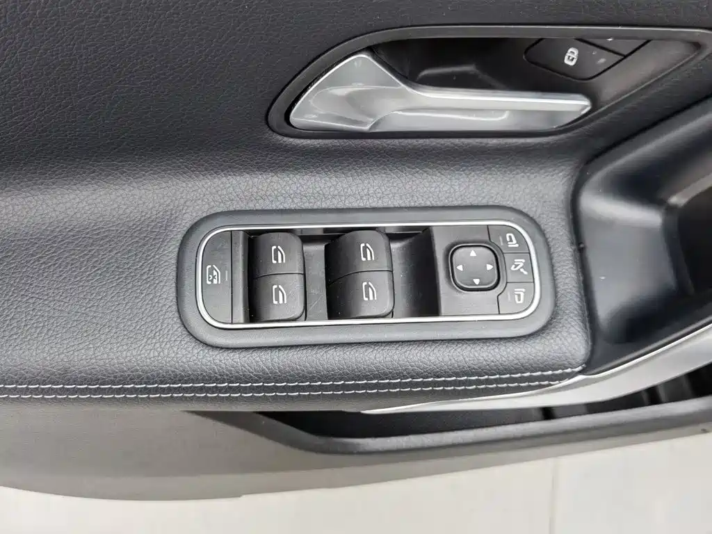 Mercedes-Benz A-Class — миниатюра 9