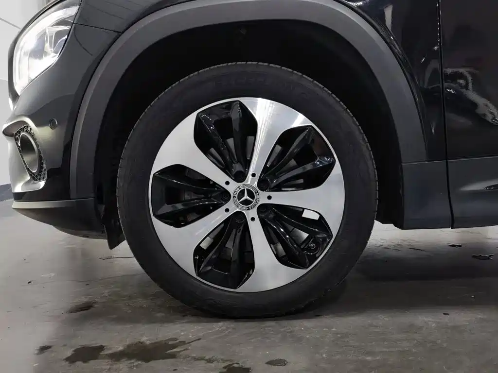 Mercedes-Benz GLB — миниатюра 17