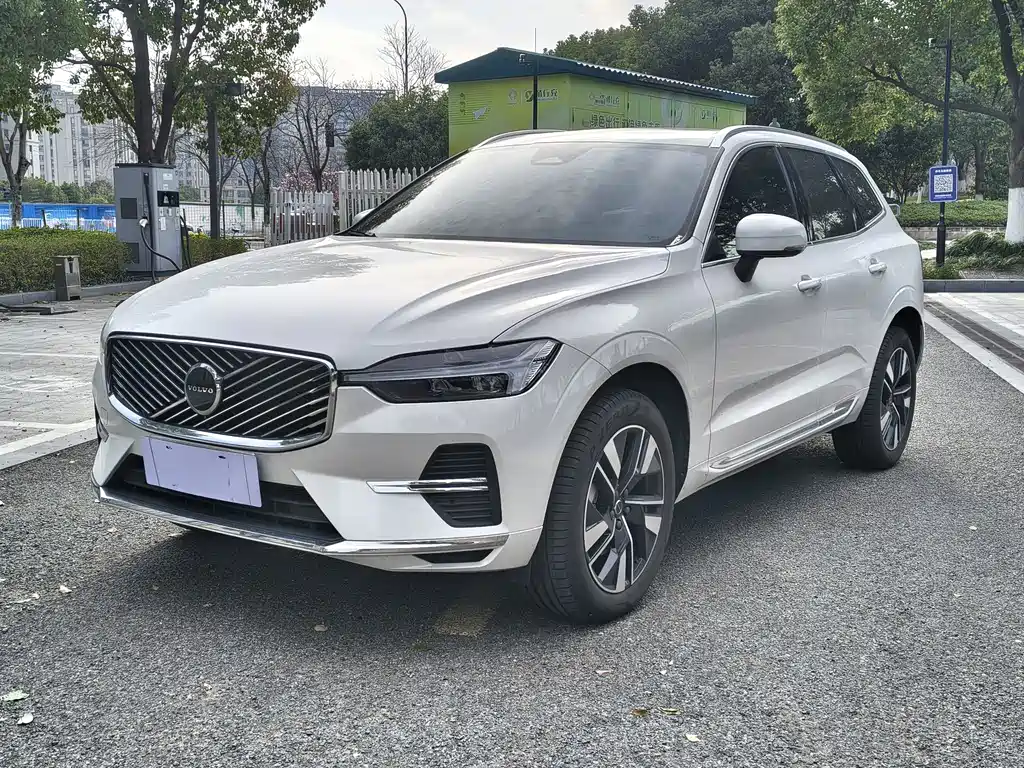 Volvo XC60 2025