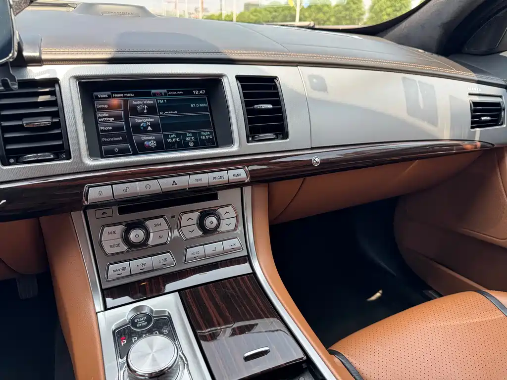 Jaguar XF — миниатюра 16