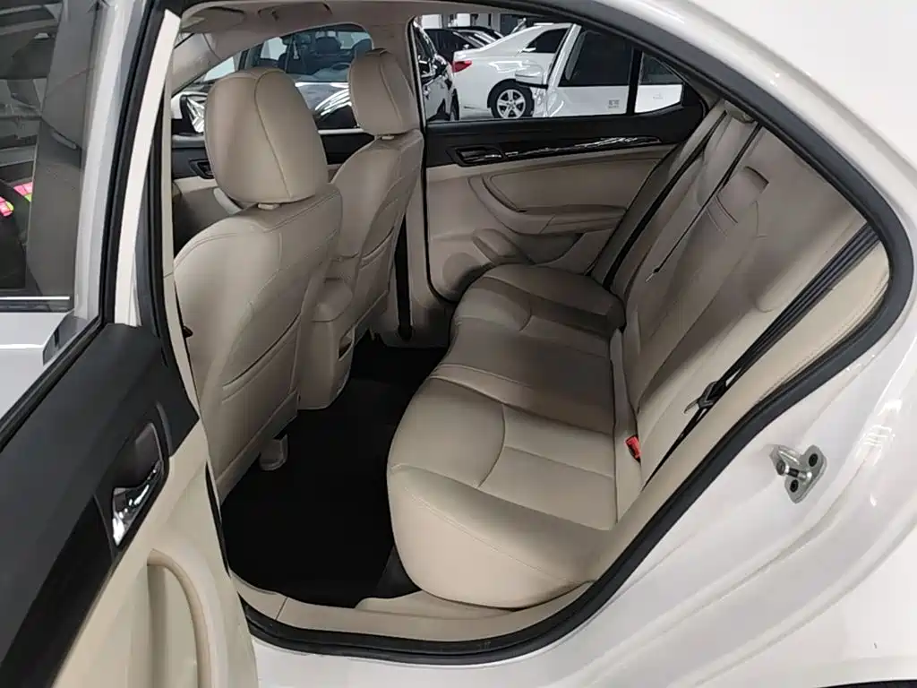 Roewe 360 — миниатюра 17