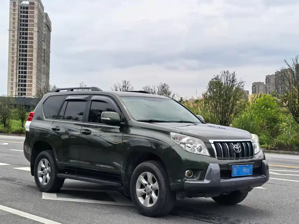 Toyota Land Cruiser Prado 2010 2.7L AT Luxury