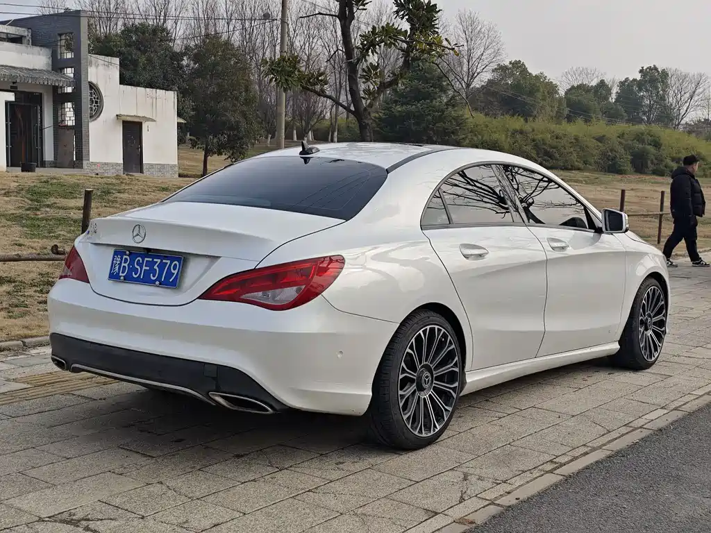 MERCEDES-BENZ CLA