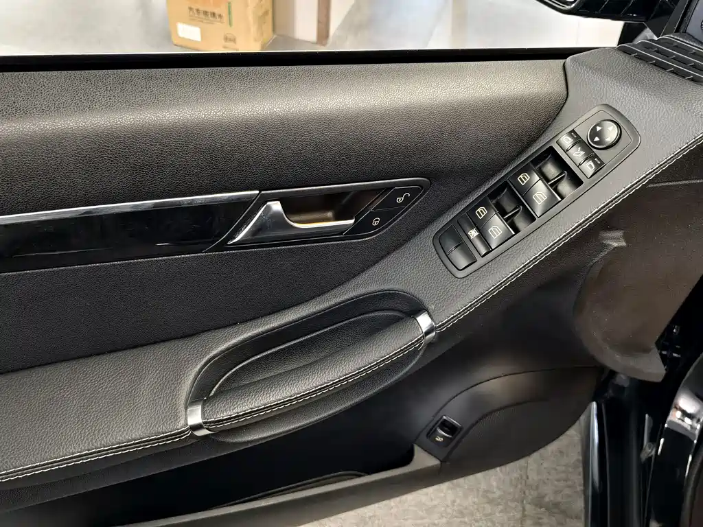 MERCEDES-BENZ R CLASS