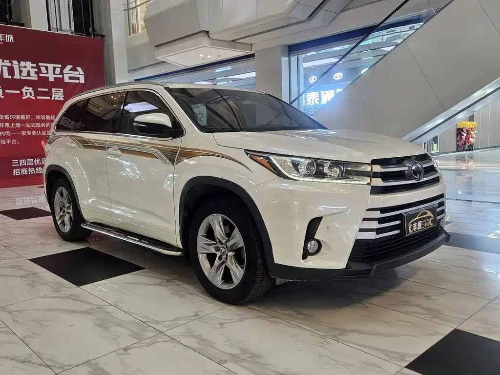 TOYOTA HIGHLANDER
