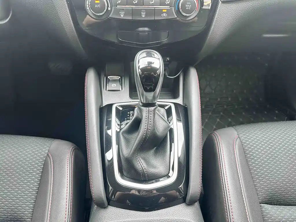 Nissan Qashqai — миниатюра 16