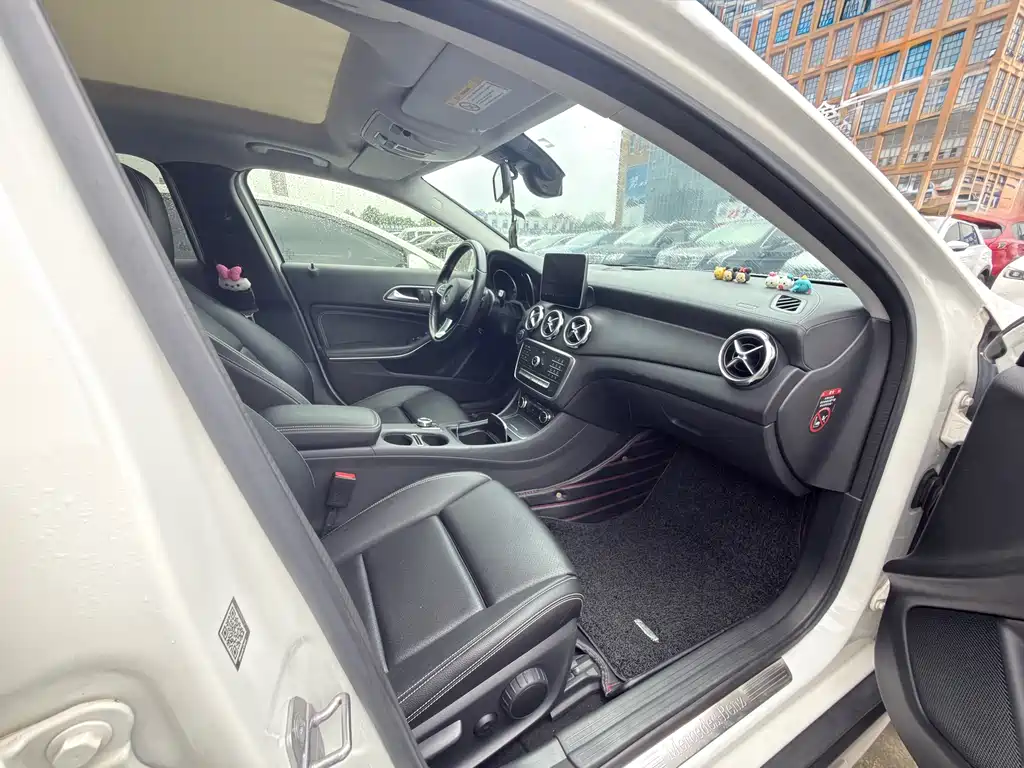 Mercedes-Benz GLA 2018 GLA 200 Fashion