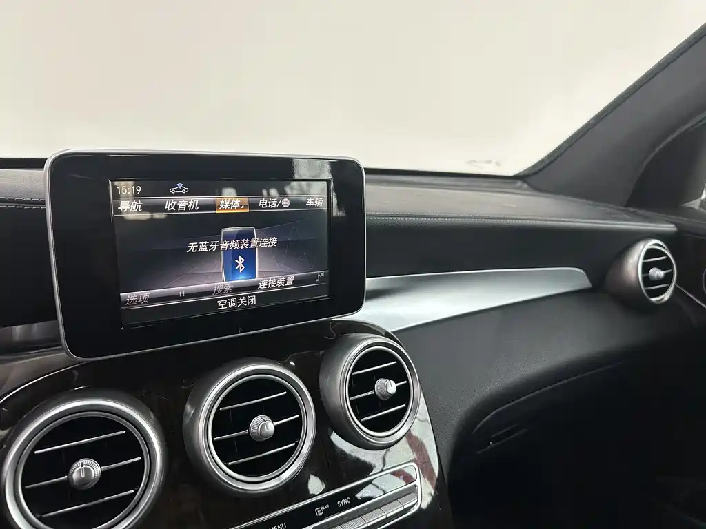 MERCEDES-BENZ GLC