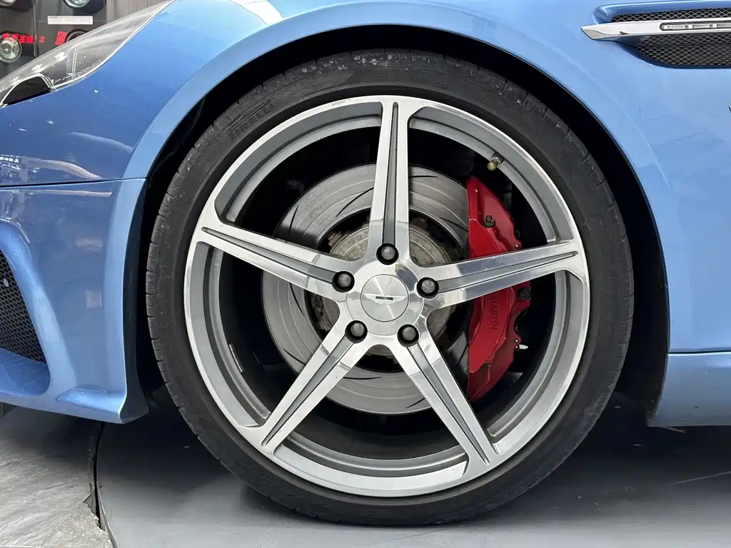 Aston Martin Rapide — миниатюра 22