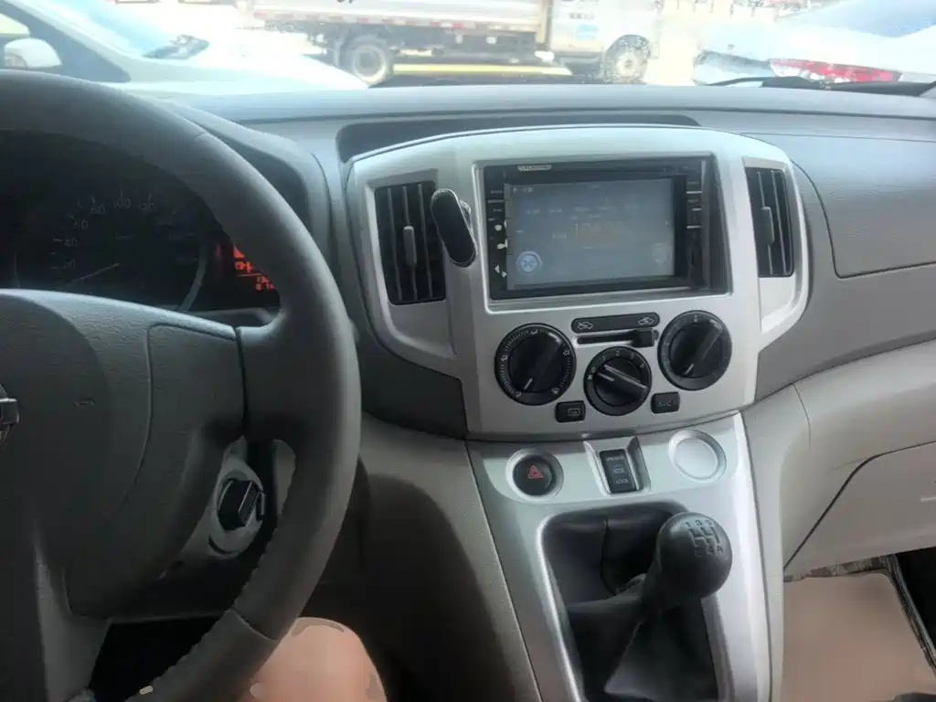 Nissan NV200 — миниатюра 10