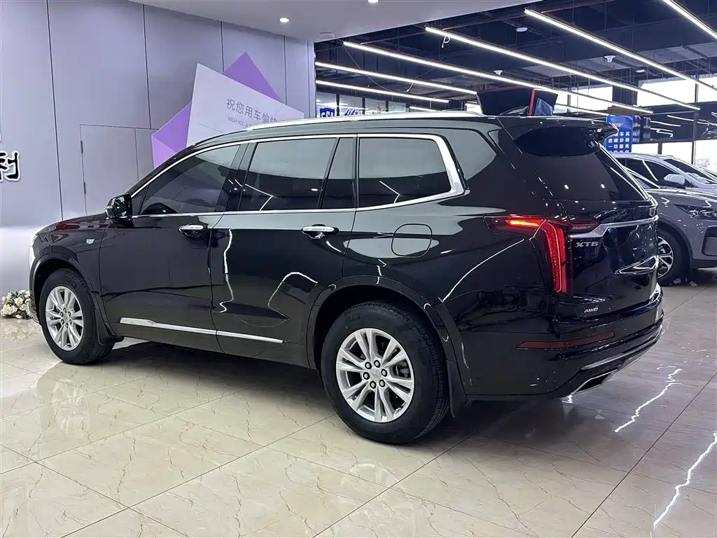 CADILLAC XT6