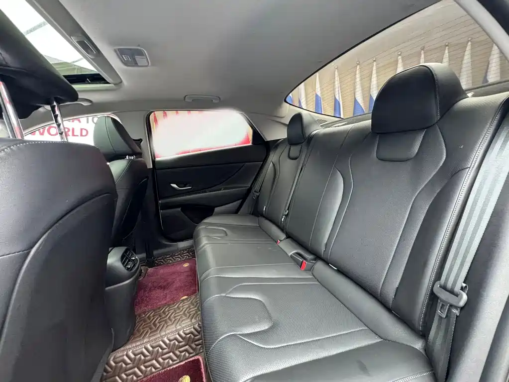 Hyundai Elantra — миниатюра 11