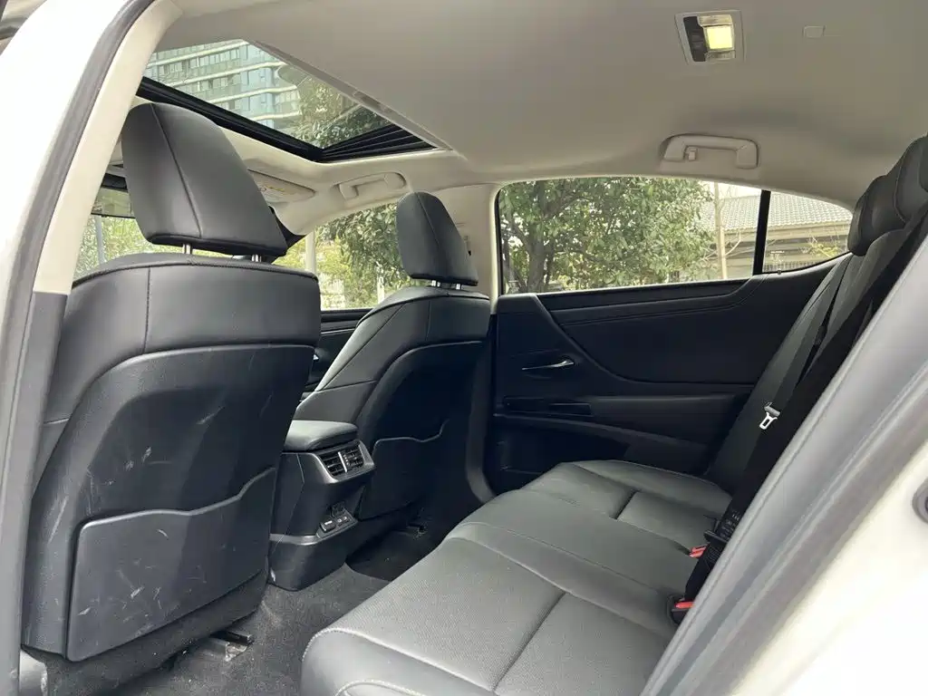Lexus ES — миниатюра 9