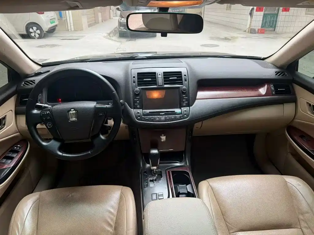 Toyota Crown 2010 2.5L Royal