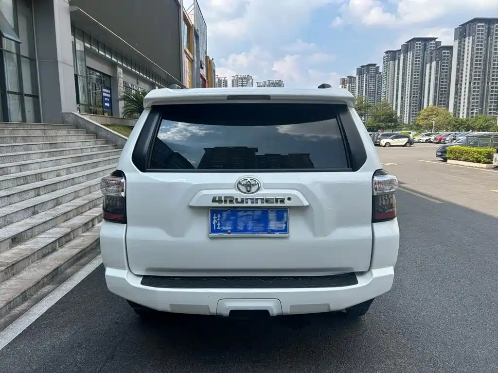 Toyota 4Runner — миниатюра 9