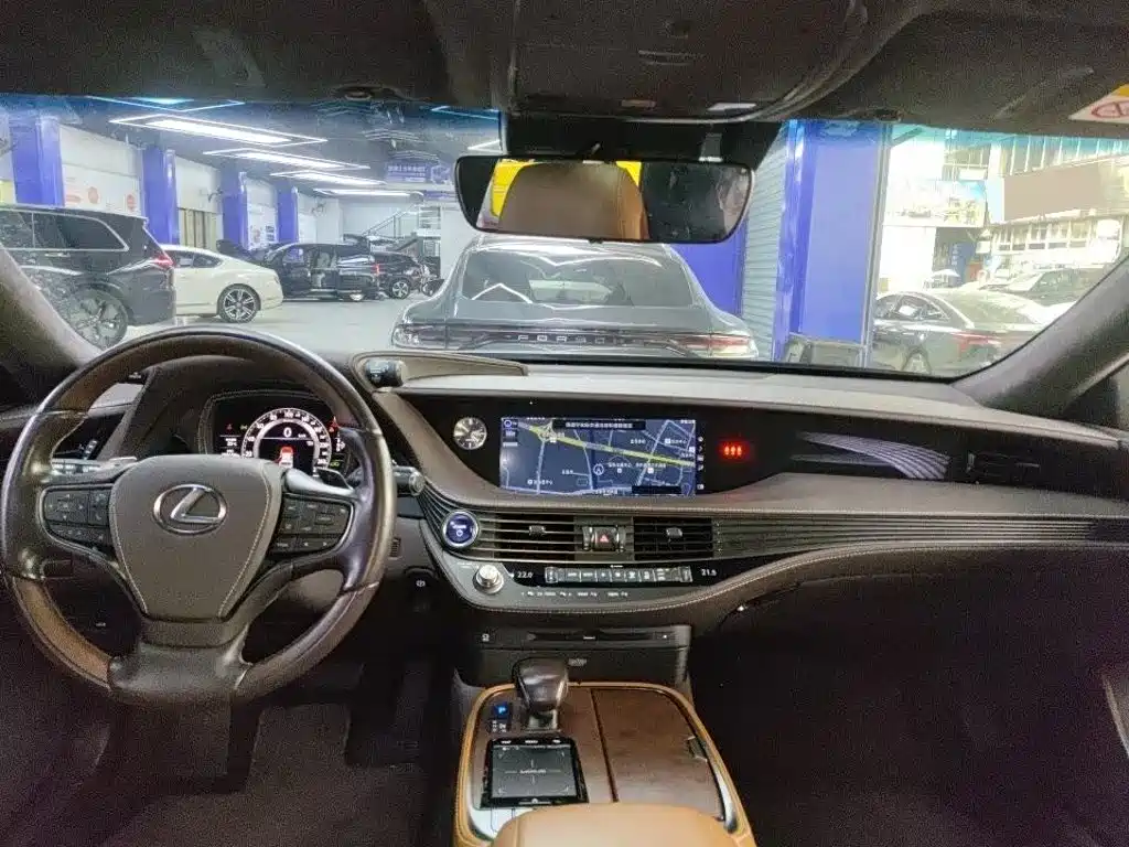Lexus LS — миниатюра 7