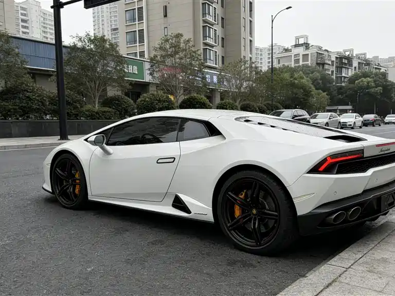 LAMBORGHINI HURACÁN