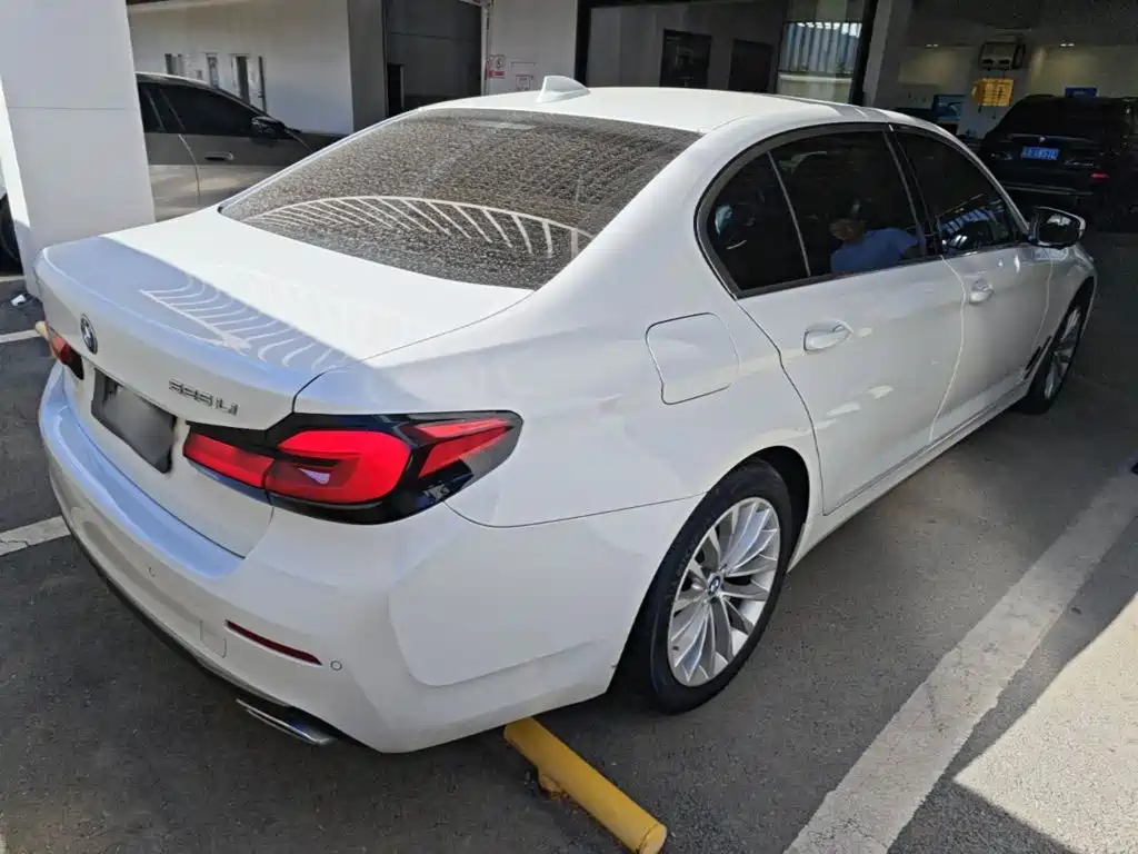 BMW 5 Series — миниатюра 7