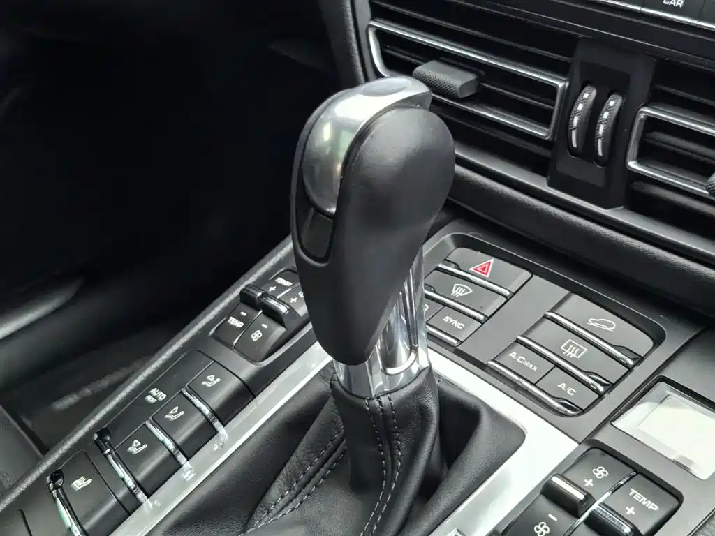 Porsche Macan — миниатюра 13