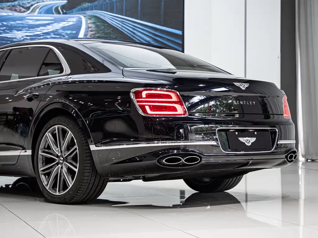 Bentley Flying Spur — миниатюра 7