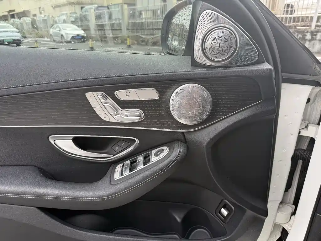 Mercedes-Benz C-Class — миниатюра 12