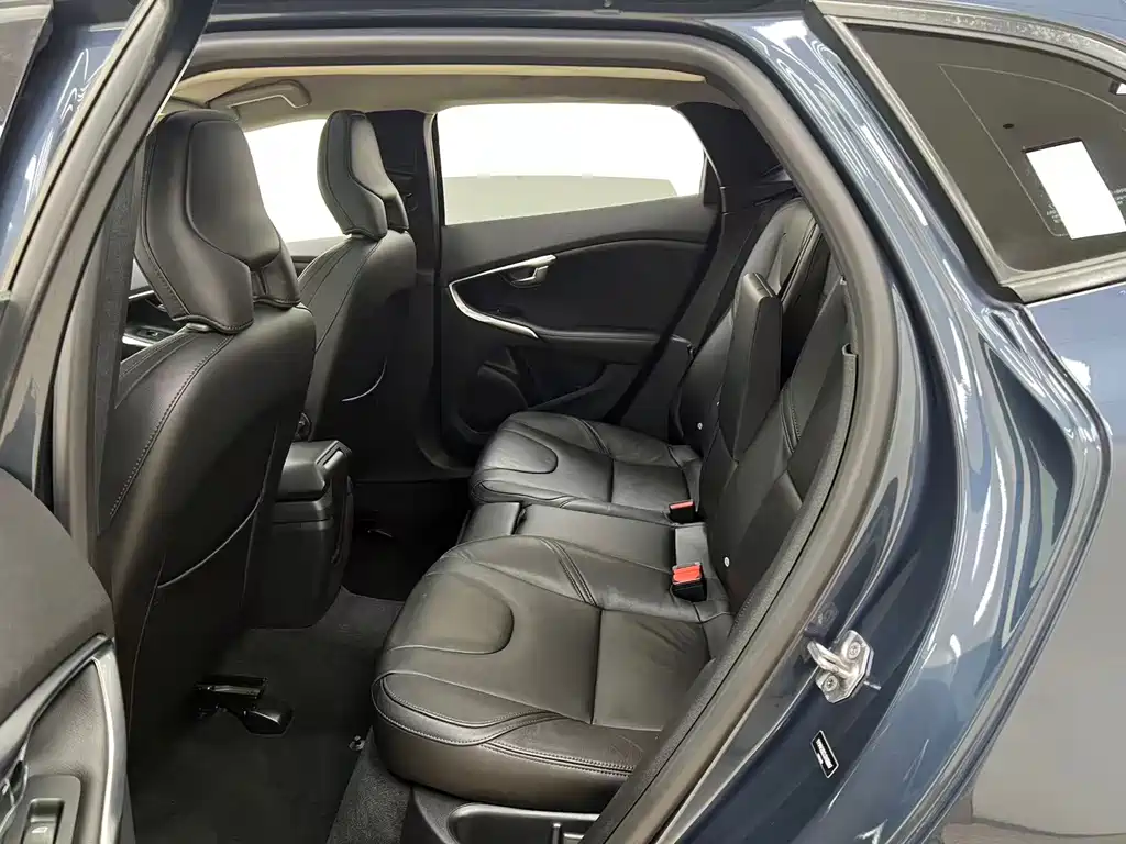 Volvo V40 — миниатюра 8