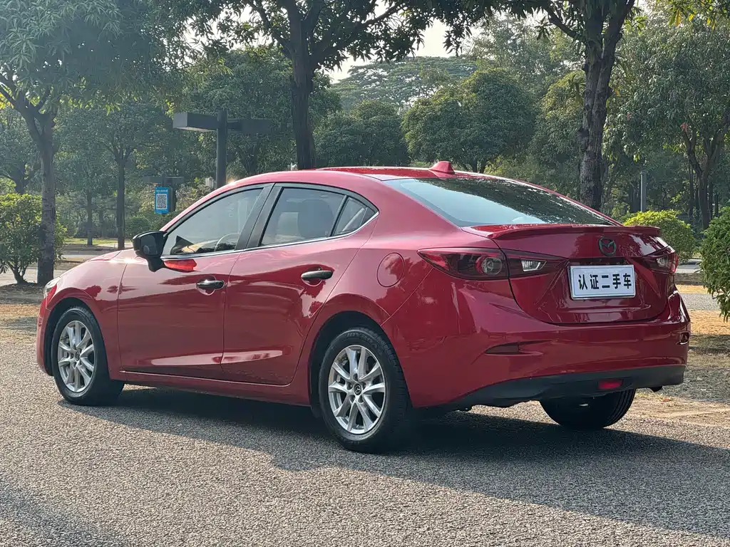 Mazda Mazda3 3 2017 1.5L AT Luxury V