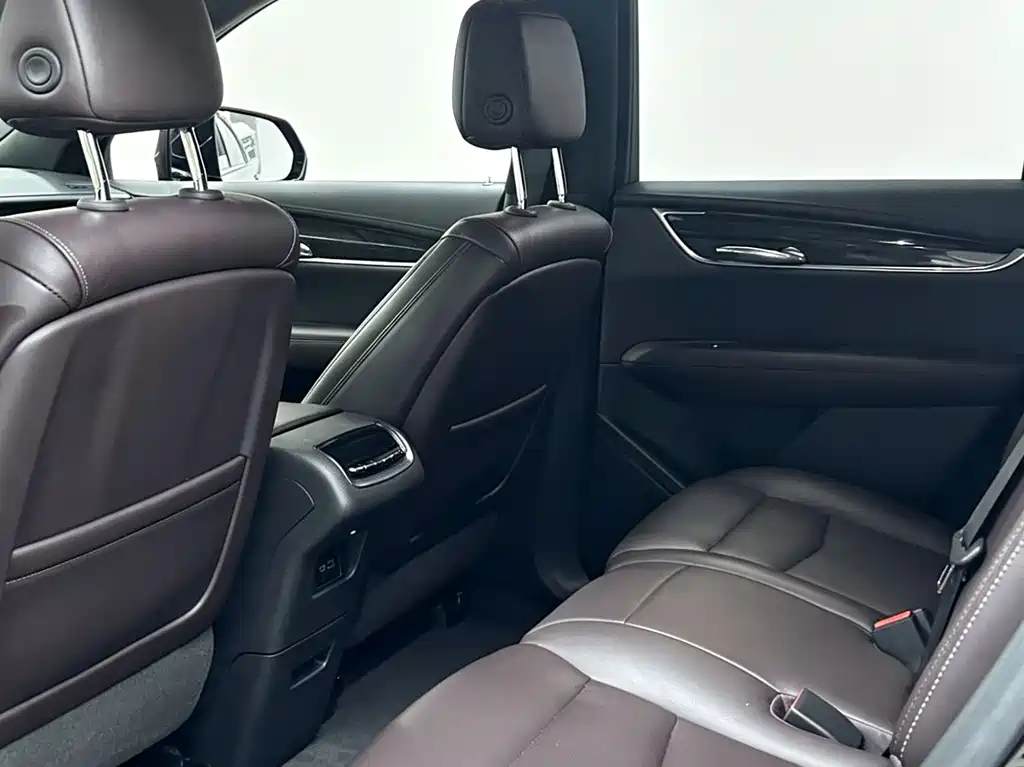 Cadillac XT6 2021 2.0T мест Luxury