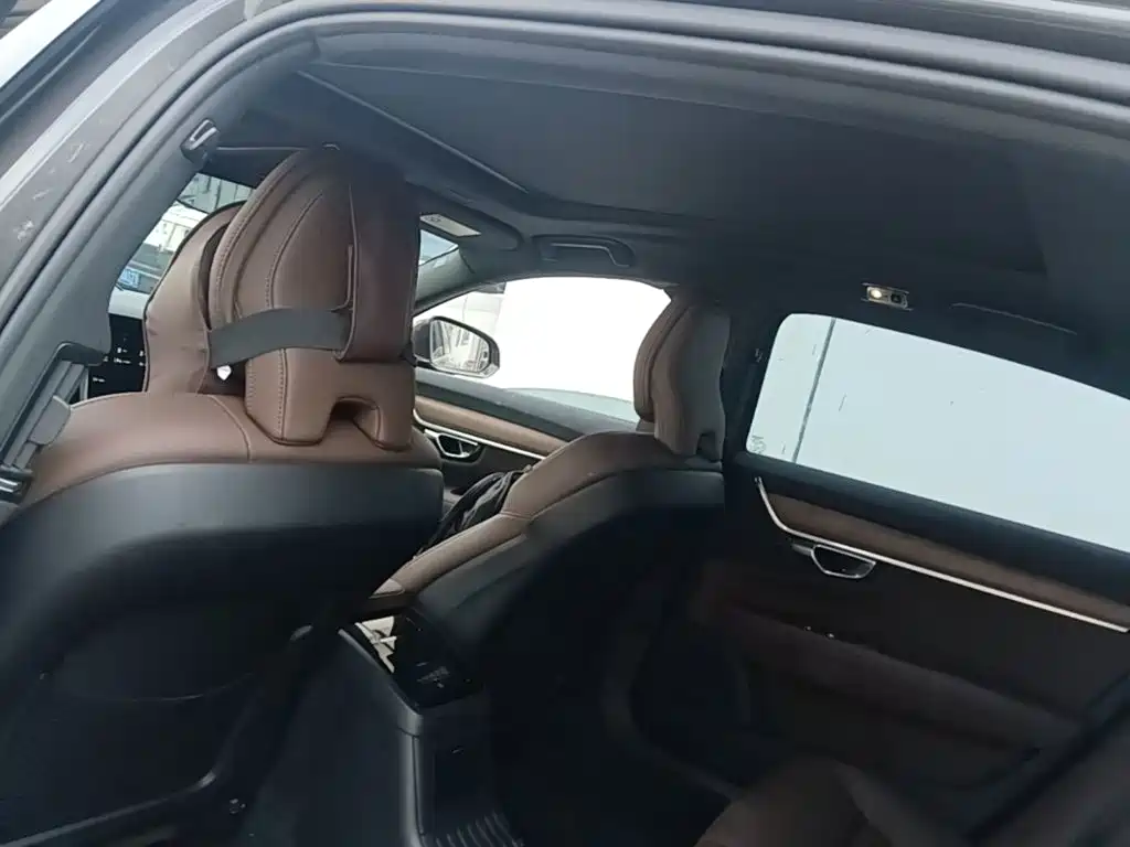Volvo S90 PHEV — миниатюра 18