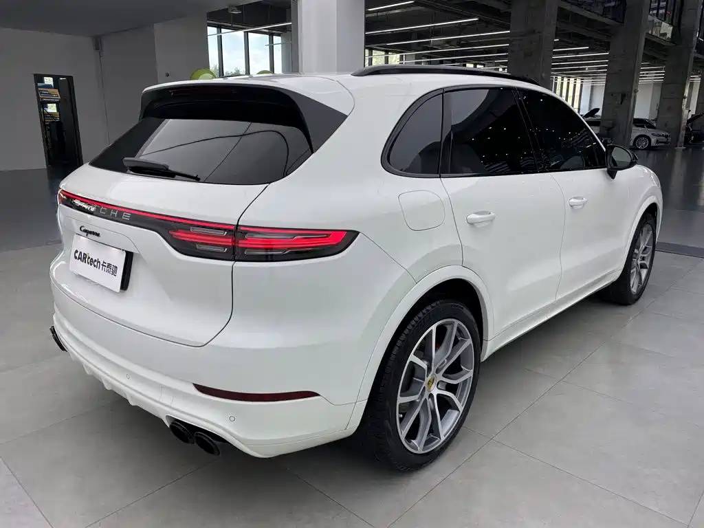 Porsche Cayenne — миниатюра 4