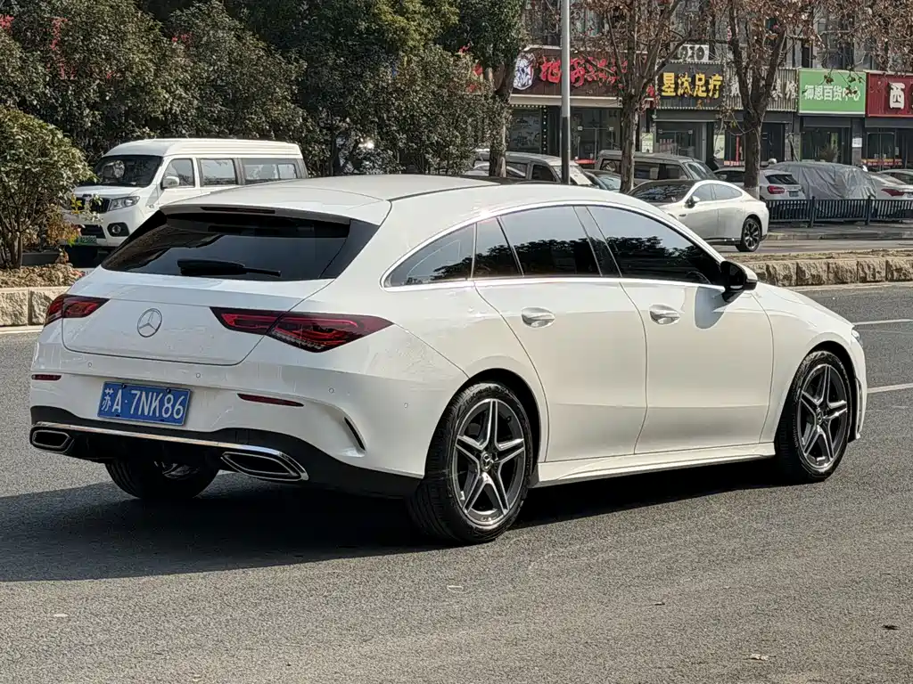 MERCEDES-BENZ CLA