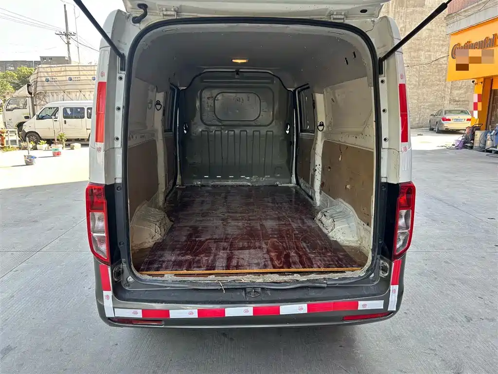 CHANGAN CROSS STAR V5 EV