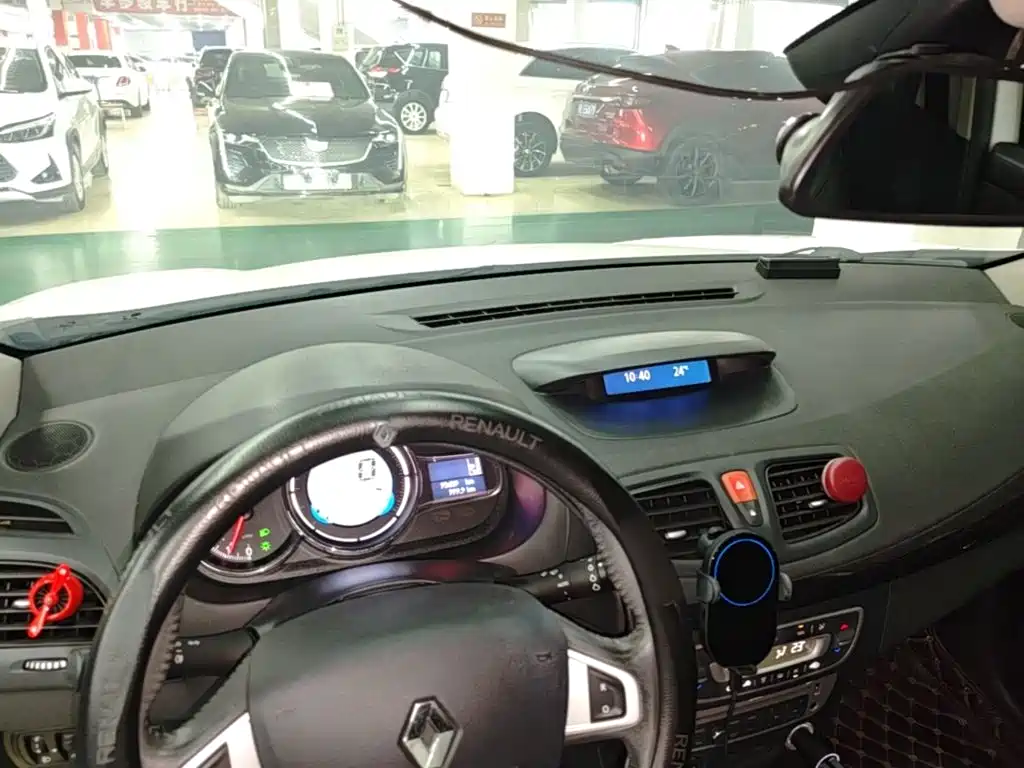 Renault Fluence — миниатюра 10