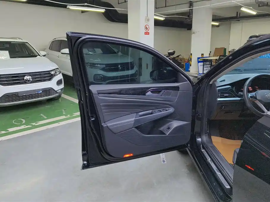 Volkswagen Passat 2023 330TSI Elite