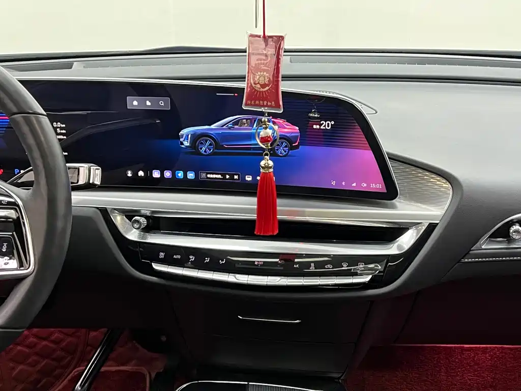 Cadillac Lyriq — миниатюра 24