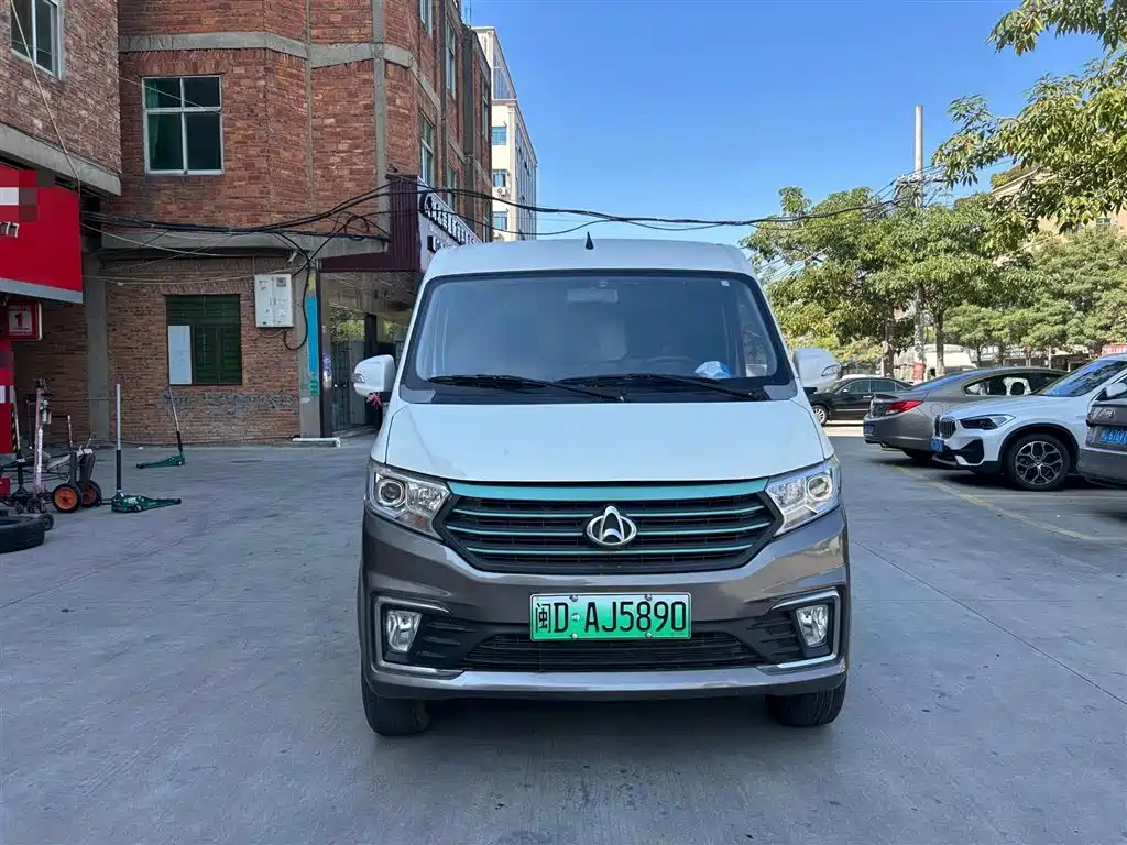 CHANGAN CROSS STAR V5 EV