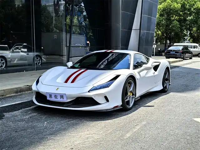 FERRARI F8
