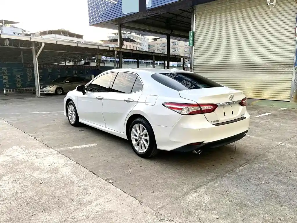 Toyota Camry — миниатюра 4