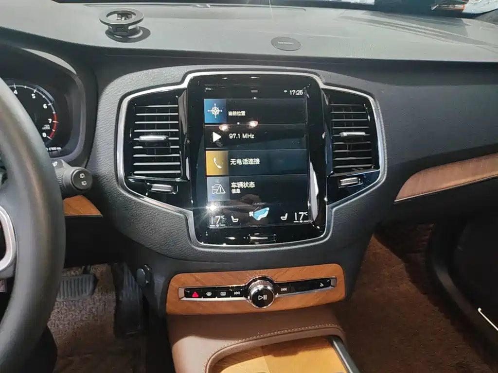 Volvo XC90 2021 B6 Luxury 7 мест