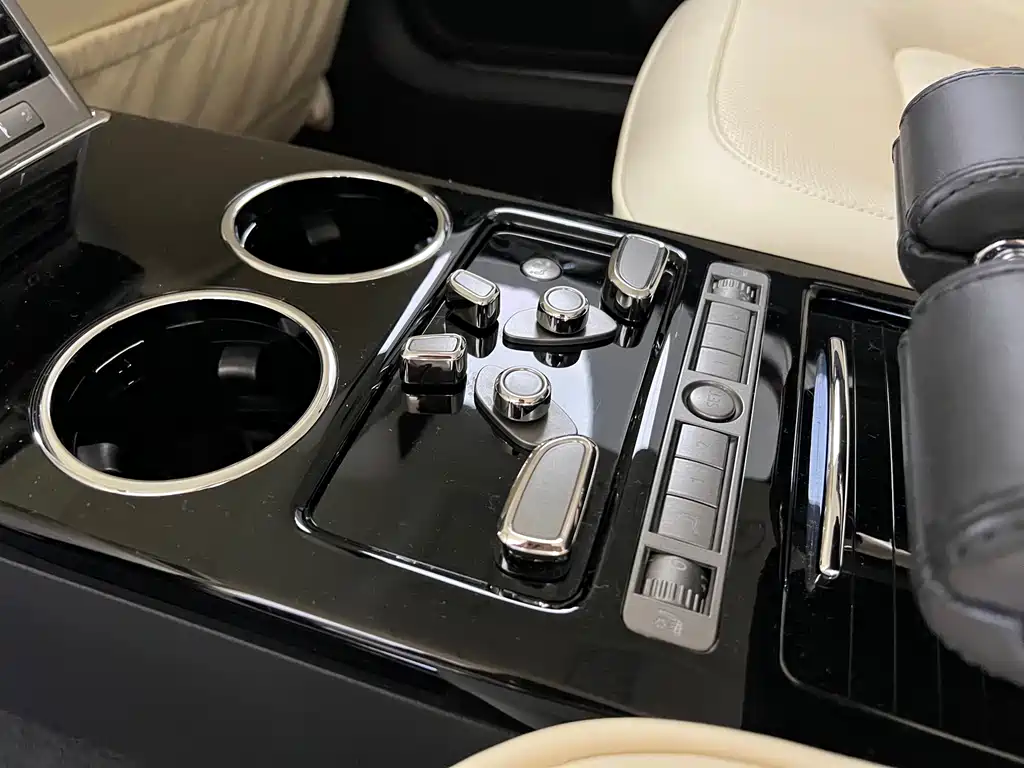 Volkswagen Phaeton — миниатюра 18