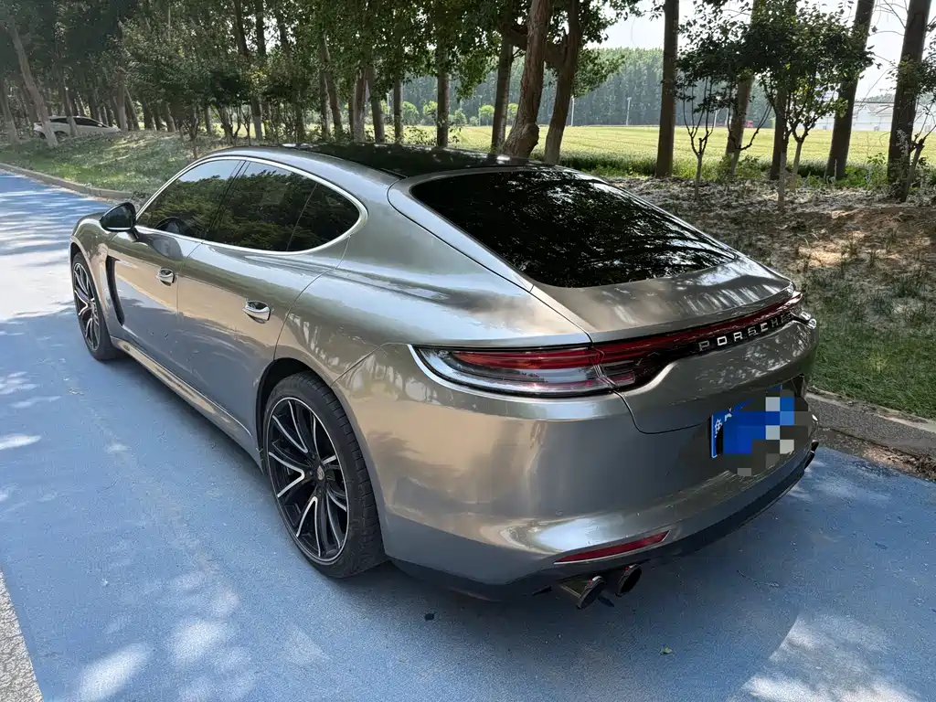 Porsche Panamera 2010 Panamera 4S 4.8L