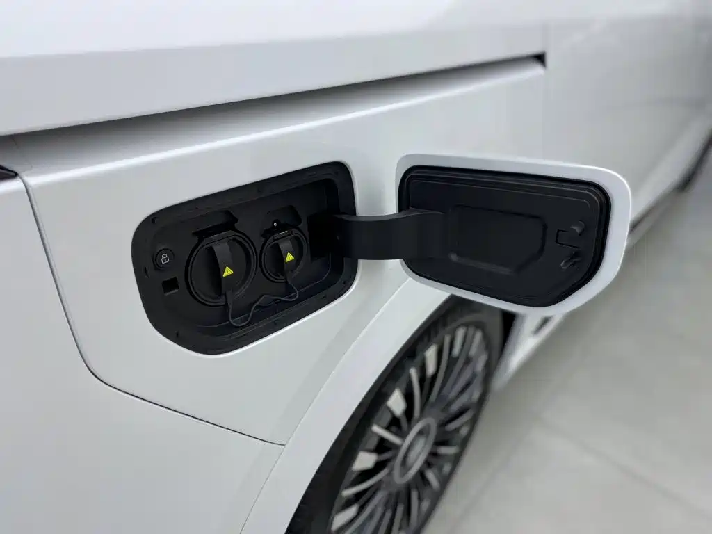 XPeng X9 — миниатюра 12