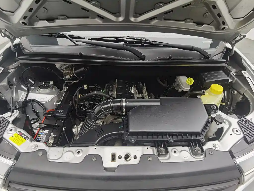 Wuling Hongguang V — миниатюра 6