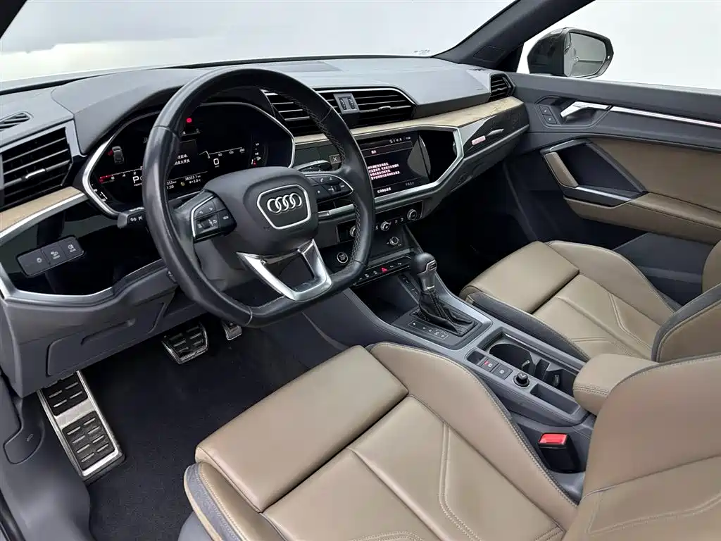 AUDI Q3