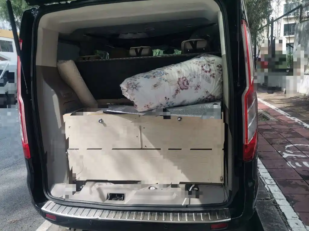 Ford Tourneo — миниатюра 20