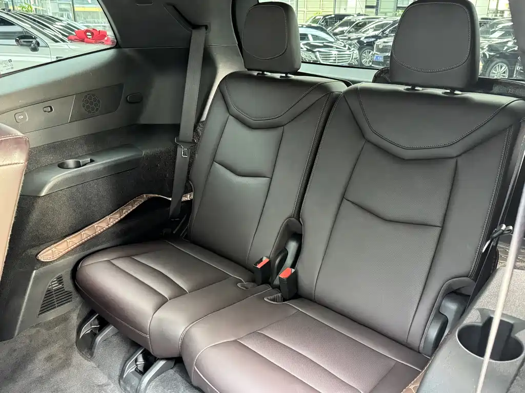 Cadillac XT6 — миниатюра 7