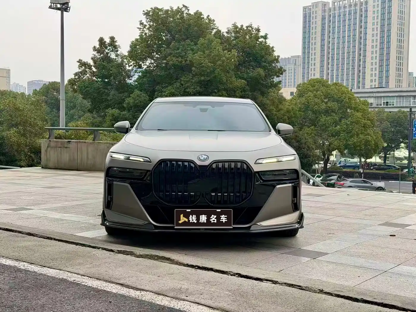 BMW i7
