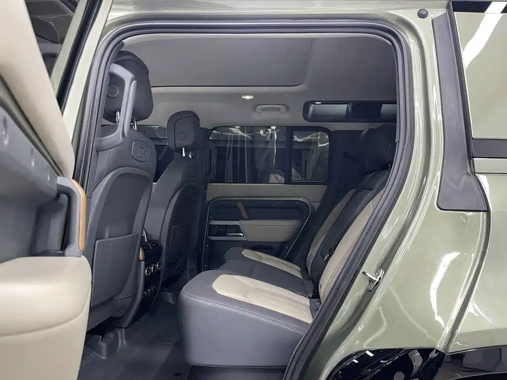 Land Rover Defender — миниатюра 19